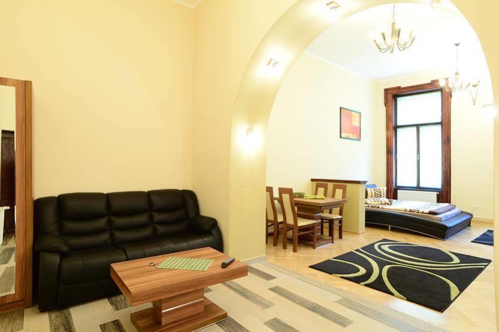 Select City Center Apartments Brasov Bagian luar foto