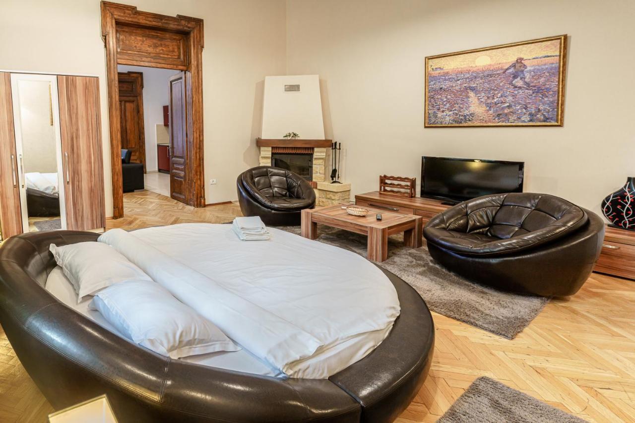 Select City Center Apartments Brasov Bagian luar foto